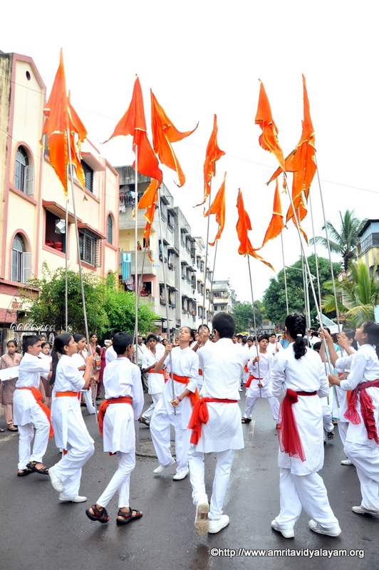 students-performing-dhwaj-pathak